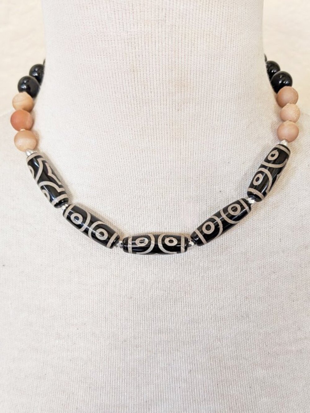 Elegant Black & Tan Champagne Druzy & Agate Simple Beaded Statement Necklace